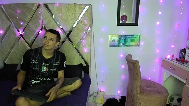 Snapshot of parejacaliente20154 chatting on December 2, 2025, 9:00 am parejacaliente20154 online show from December 2, 2025, 9:00 am