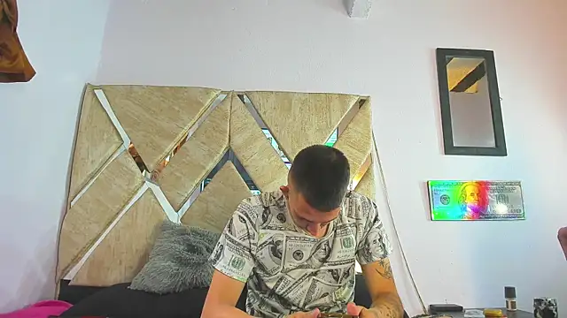 Snapshot of parejacaliente20154 chatting on November 8, 2025, 1:36 pm parejacaliente20154 online show from November 8, 2025, 1:36 pm