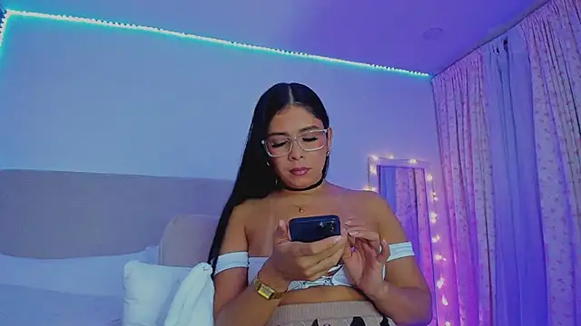 Snapshot of VIDEO_SALE_4_YOU chatting on May 19, 2026, 11:23 pm VIDEO SALE 4 YOU online show from May 19, 2026, 11:23 pm