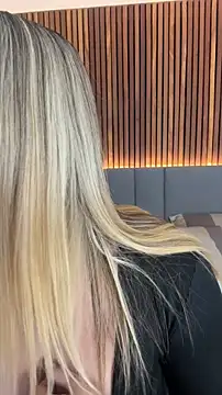 EmiilyAdams  online show from April 8, 2026, 9:38 pm