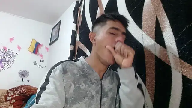 Snapshot of maria_and_angel chatting on December 6, 2024, 1:35 am maria and angel online show from December 6, 2024, 1:35 am