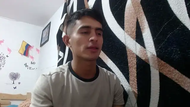 Snapshot of maria_and_angel chatting on December 4, 2024, 12:02 am maria and angel online show from December 4, 2024, 12:02 am