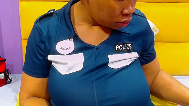 YELLOWBUSTYMELLONS online show from October 1, 2025, 7:24 am