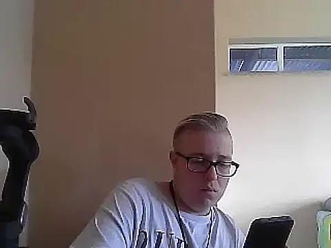 bisexualboy05 online show from January 13, 2025, 8:26 am