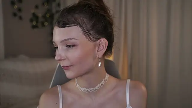 CindyGarrison online show from December 1, 2025, 10:21 pm