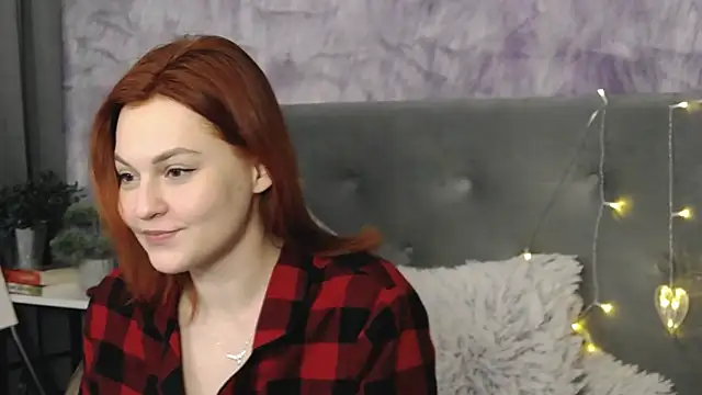 DemiLeaf online show from February 20, 2025, 3:41 pm