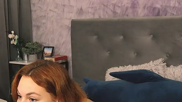 DemiLeaf online show from February 2, 2025, 3:07 pm