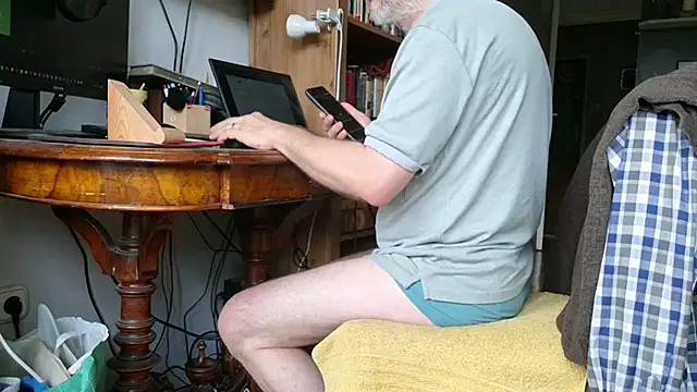 Snapshot of Zed0l1Mod chatting on May 8, 2026, 10:41 am Zed0l1Mod online show from May 8, 2026, 10:41 am