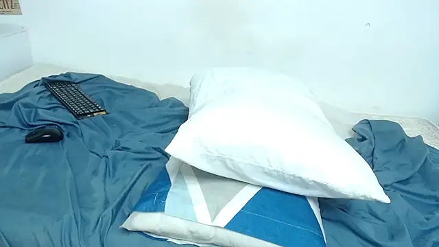 Madeline Woods online show from October 14, 2025, 11:14 pm