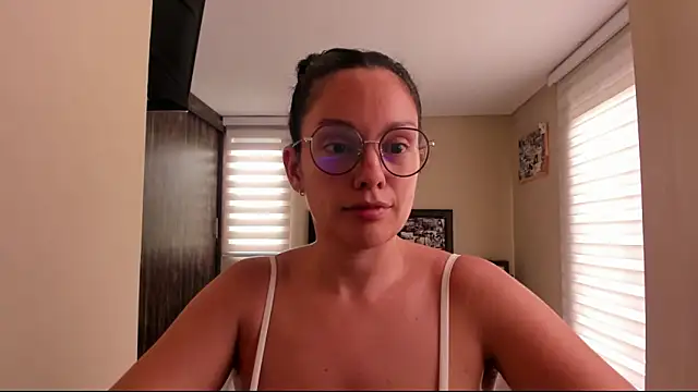 anabel 025 online show from April 18, 2026, 7:18 pm