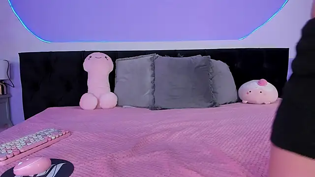 Julieta Cortes   online show from October 24, 2025, 12:59 pm