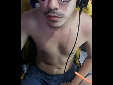 Snapshot of cloudyth1994 chatting on November 6, 2025, 7:29 pm cloudyth1994 online show from November 6, 2025, 7:29 pm