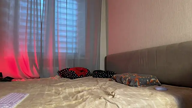 Snapshot of weshycouple chatting on November 9, 2025, 7:18 pm weshycouple online show from November 9, 2025, 7:18 pm