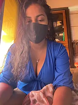 HaaniKaur online show from November 19, 2025, 8:03 am