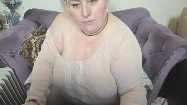 fashiona online show from December 23, 2025, 9:30 am