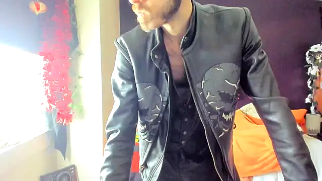 Snapshot of leatherz69 chatting on March 3, 2025, 5:31 pm leatherz69 online show from March 3, 2025, 5:31 pm