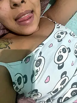 Snapshot of Indiazinha777 chatting on November 4, 2025, 10:35 pm Indiazinha777 online show from November 4, 2025, 10:35 pm