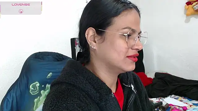 SweetAlmaa online show from November 10, 2025, 10:42 am