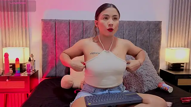 Ema Stone65 online show from October 27, 2025, 8:21 pm