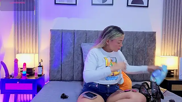 Ema Stone65 online show from January 17, 2026, 9:18 pm