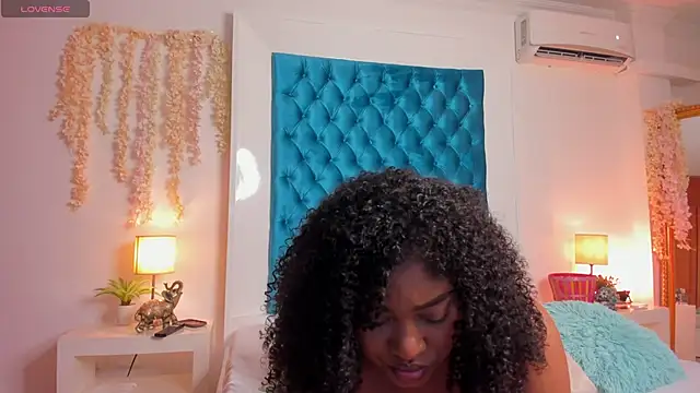 ohrianagibson online show from April 21, 2026, 11:00 pm