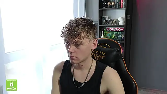 Snapshot of Keytaro chatting on October 30, 2025, 10:35 am Keytaro online show from October 30, 2025, 10:35 am