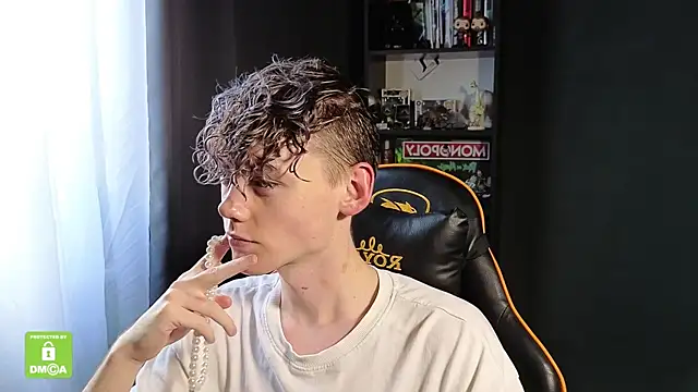 Snapshot of Keytaro chatting on December 14, 2025, 10:43 am Keytaro online show from December 14, 2025, 10:43 am