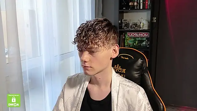 Snapshot of Keytaro chatting on November 9, 2025, 12:09 pm Keytaro online show from November 9, 2025, 12:09 pm