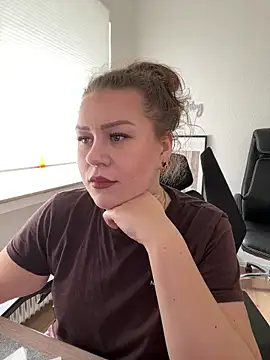 Snapshot of Fancy-Francy chatting on March 5, 2025, 10:33 am Fancy-Francy online show from March 5, 2025, 10:33 am