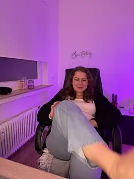 Snapshot of Fancy-Francy chatting on January 23, 2025, 6:03 pm Fancy-Francy online show from January 23, 2025, 6:03 pm