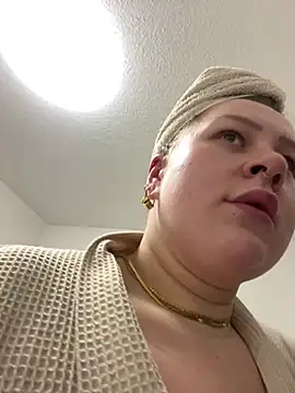 Snapshot of Fancy-Francy chatting on January 8, 2025, 4:22 pm Fancy-Francy online show from January 8, 2025, 4:22 pm