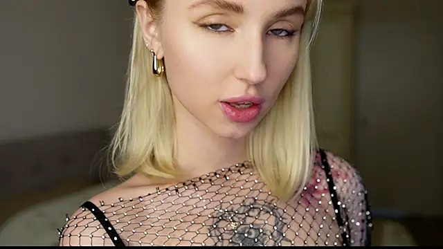 blondy room online show from December 22, 2025, 5:35 pm