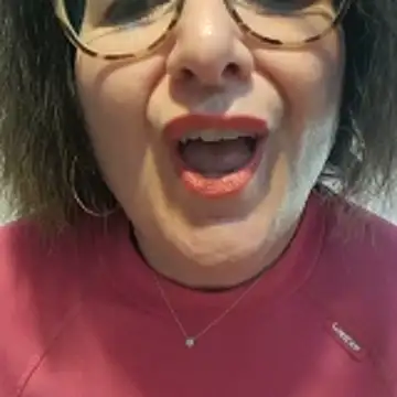 Snapshot of Viola8p chatting on November 17, 2025, 1:59 pm Viola8p online show from November 17, 2025, 1:59 pm