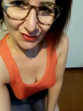 Snapshot of Viola8p chatting on September 23, 2025, 10:33 am Viola8p online show from September 23, 2025, 10:33 am