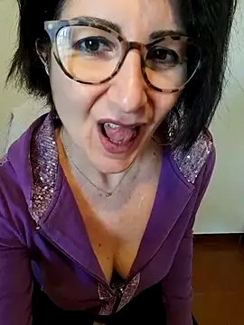 Snapshot of Viola8p chatting on September 30, 2025, 9:48 am Viola8p online show from September 30, 2025, 9:48 am