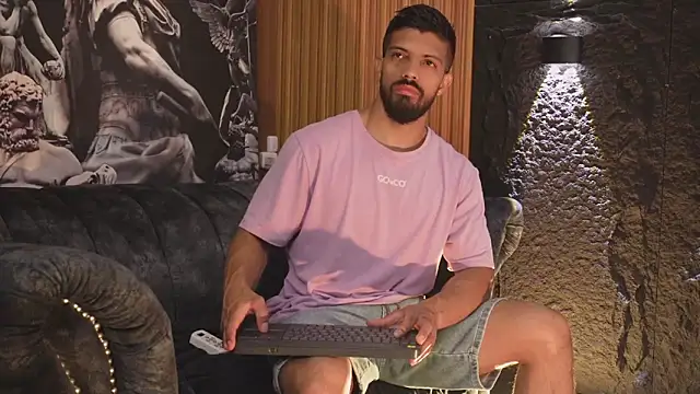 DannSaenz online show from November 3, 2025, 2:42 pm