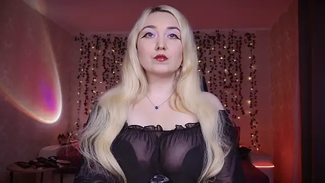 AllisonBlack  online show from October 6, 2025, 8:42 pm