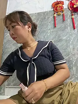Linaannn online show from May 22, 2026, 3:04 am