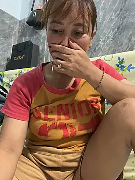 Linaannn online show from April 18, 2026, 11:56 am