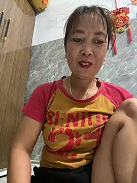 Linaannn online show from May 24, 2026, 11:04 pm