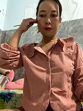 Linaannn online show from January 12, 2026, 11:53 pm