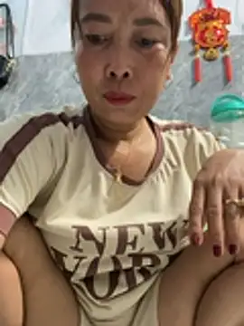 Linaannn online show from April 17, 2026, 11:29 pm