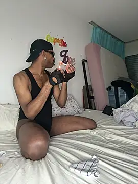 Snapshot of esteraulxxx chatting on December 16, 2024, 2:15 am esteraulxxx online show from December 16, 2024, 2:15 am