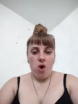 Snapshot of CoddessCrystal chatting on December 18, 2025, 8:52 am CoddessCrystal online show from December 18, 2025, 8:52 am