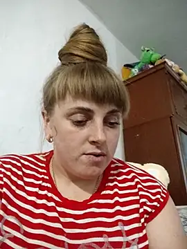 Snapshot of CoddessCrystal chatting on November 23, 2025, 1:32 pm CoddessCrystal online show from November 23, 2025, 1:32 pm