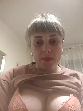 Snapshot of CoddessCrystal chatting on February 2, 2026, 6:40 pm CoddessCrystal online show from February 2, 2026, 6:40 pm