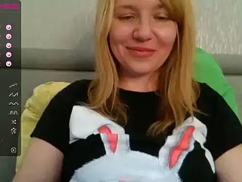 urbadkitty online show from February 13, 2025, 8:06 am