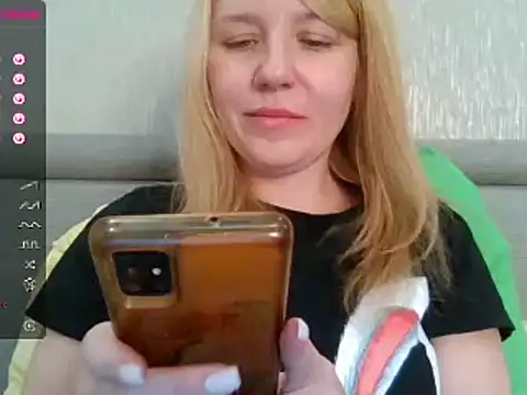 urbadkitty online show from February 13, 2025, 11:39 am