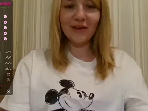 urbadkitty online show from February 28, 2025, 3:04 pm