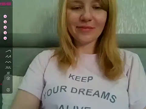 urbadkitty online show from February 27, 2025, 6:57 am